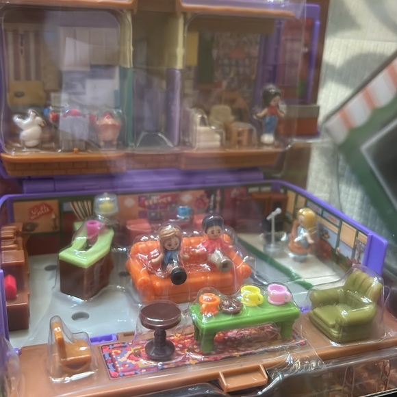 NIB Friends Polly Pocket Collectors Central Perk Coffee Cup Playset - Picture 6 of 10